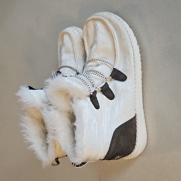 Hey Dude lea fur white booties - Picture 1 of 14